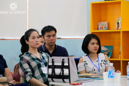 Bố mẹ lưu ý gì khi chuyển trường cho con?
